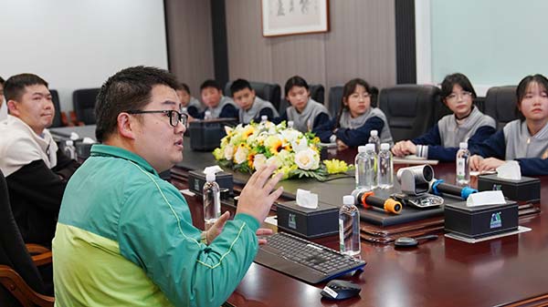 欧亿体育「中国携手青少年探索绿色智造工厂